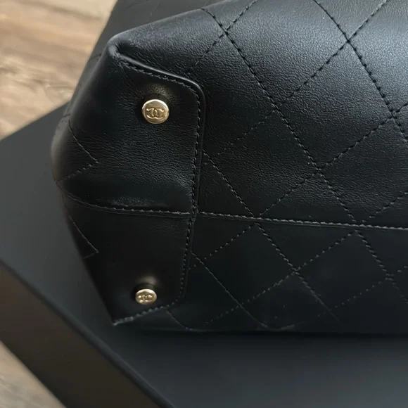 Authentic Black Calfskin Quilted Leather Shopping Bag - Picture 12 of 16